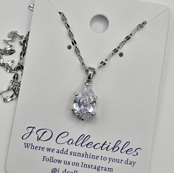 Pear Shaped Necklace Made w Swarovski Crystals Silver - Picture 1 of 10